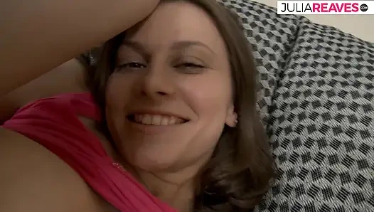 Cewek cantik mengerang saat kontol besar menyodok pantatnya yang sempit sampai mani muncrat