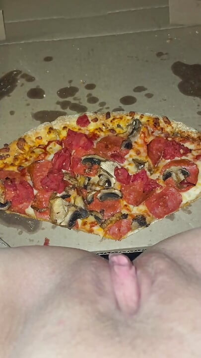 PIZZA TEEN MASTURBATION -KINKY FOOD FETISH-FEMALE WEIRD ARAB PORN-REAL ORGASM- AMATEUR- ARABIAN SNOWWHITE-USA LOS ANGELES 2025 G