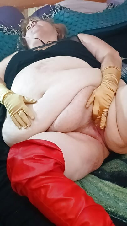 BBW Bat Girl Masturbates for You with Her Golden Gloves on!