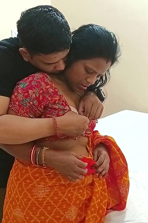 Beautiful Indian Bhabhi Romantic Fucking in Saree with Neighbors Friend