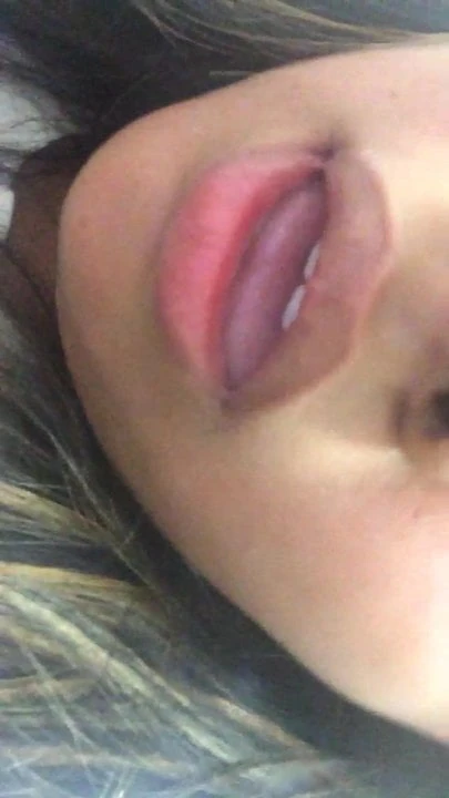 Latina Moaning And Rubbing