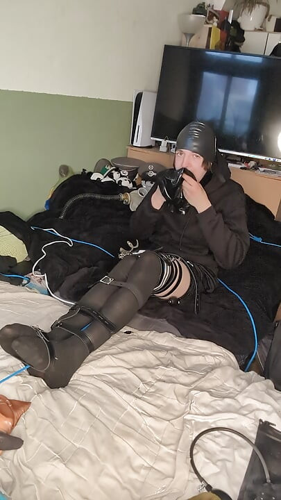 enyoing my vibrator and inflatebel but plug