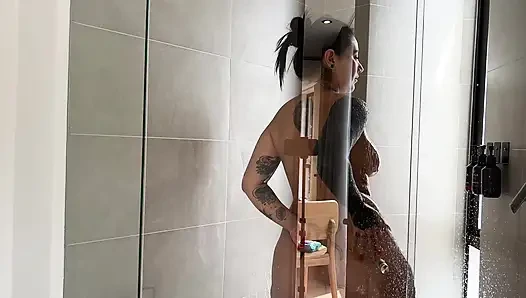 Behind the Scenes with Tatted Big Booty Latina, La Rola
