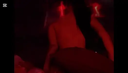 Sesh ngentot tengah malam lampu merah yang menggeliat
