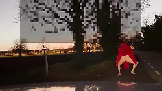 Naked with my bum in the air when the van passes