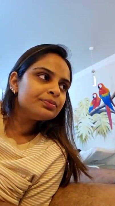 火辣印度妻子和丈夫在视频通话中回答问题 | 短片 1