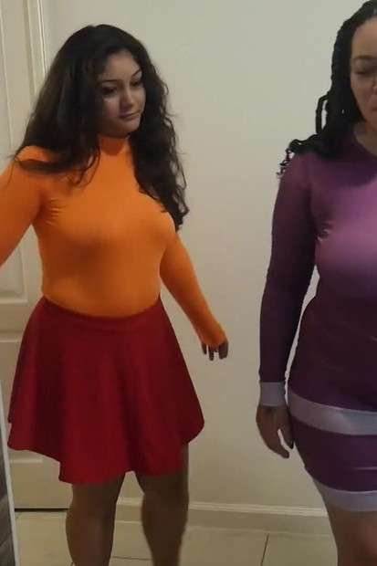 Latina i crnkinja u trojci