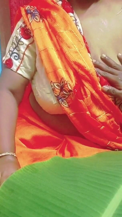 Doktor wanita memberikan rawatan untuk lelaki mati pujian dalam gayanya dan memberikan handjob yang bagus dengan urutan minyak dengan audio tamil penuh | Klip 2