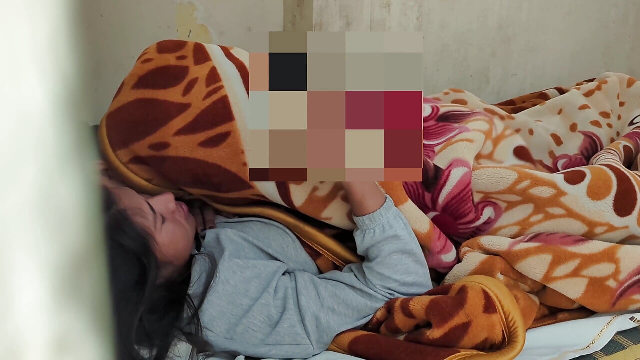 Misyoner kocamın arkadaşıyla sikişiyor ve içime boşalıyor