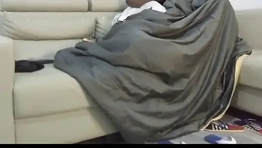 Film izlemek çok soğuktu, yolculuktan döndükten sonra beni azdırdı ve sikti, oh ne harika bir sikiş!