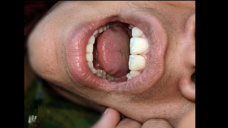 晚上给他的巴蒂西的老婆看了一个视频，她的Xxx
