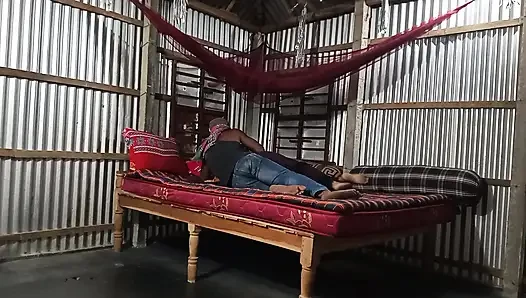 Tetangga tiri dengan desa di rumah