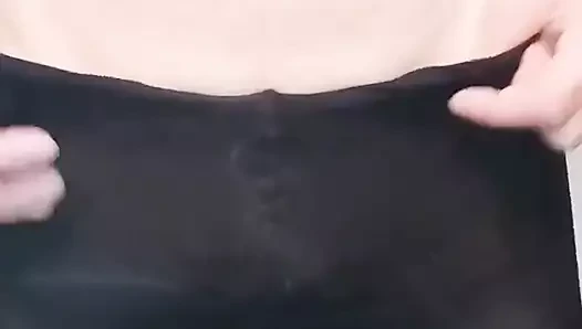 Küçük yarağımla oynuyorum