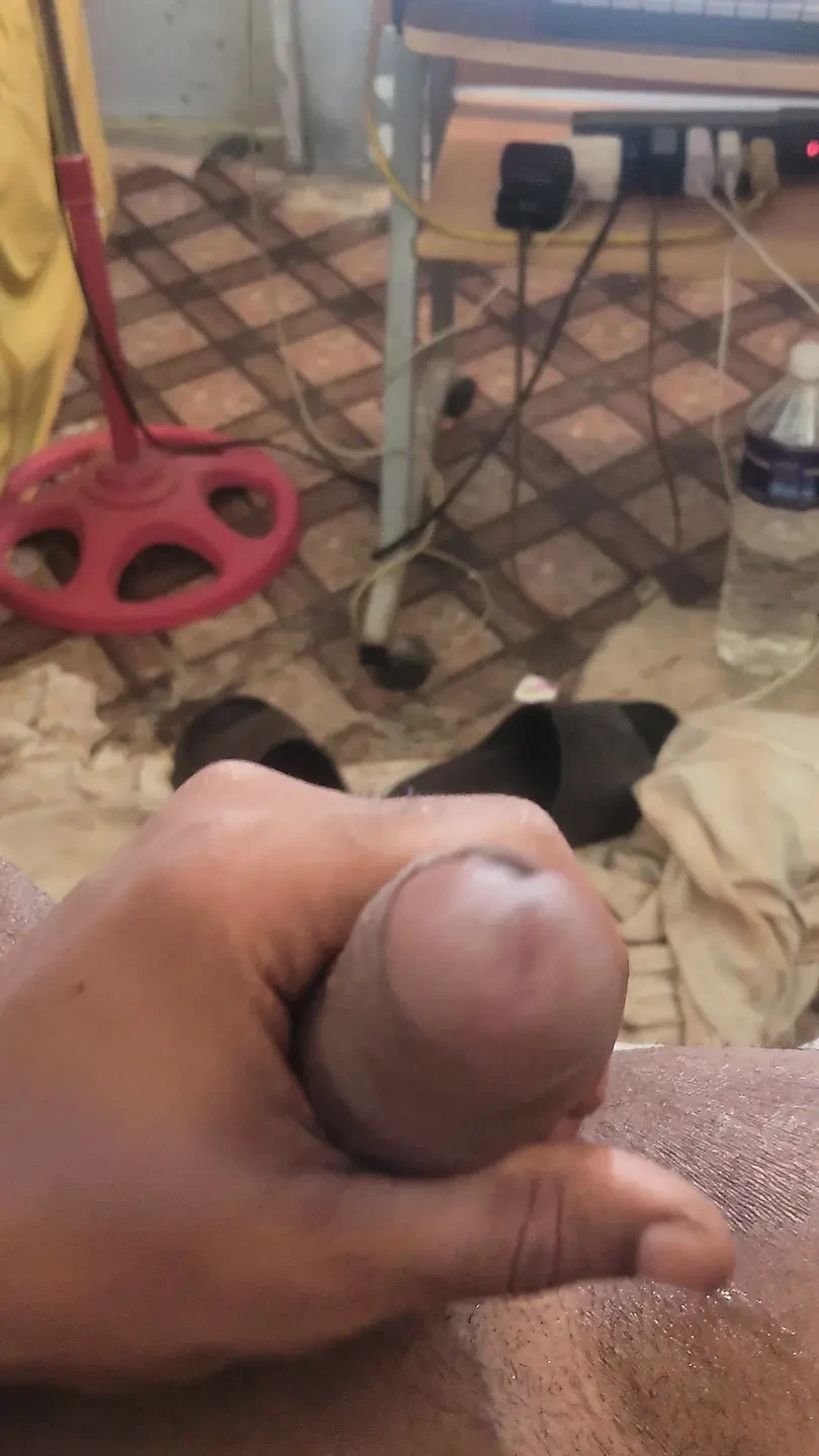 내 아이스크림이 흐르는 곳을 보며 보지나 입에 팁을 넣는 Jus
