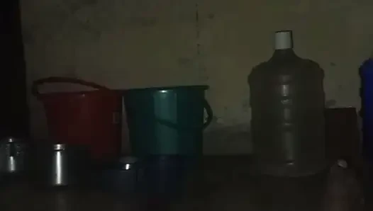 Chachi chacha ke saat sambandh bana rahi hai