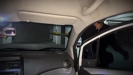 İki çok azgın ve büyük götlü yabancıyla sikişiyor