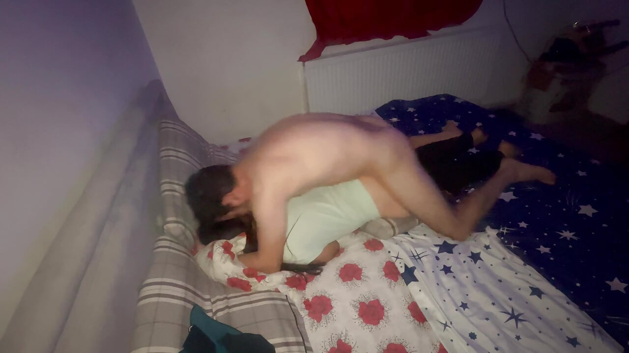 Cleo Undergiven och styvdotter vill leka med