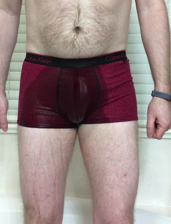 ボクサーブリーフに腹を立てた
