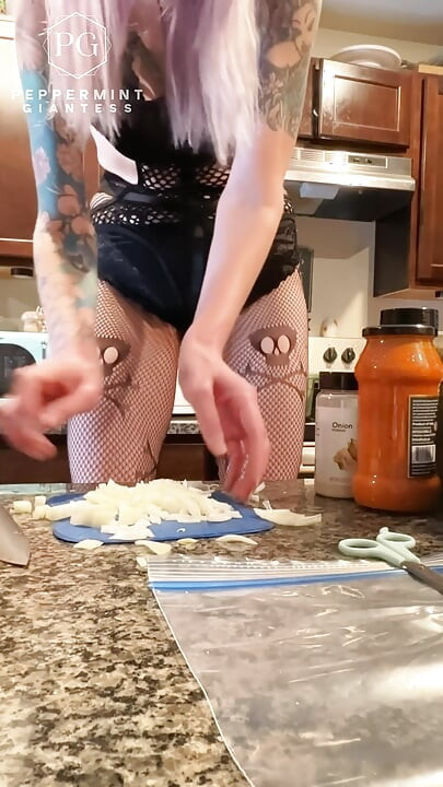 7'3 Peppermint Giantess Makes Stuffed Shells with a Very Naughty Tiny Helper Tied to My Heel