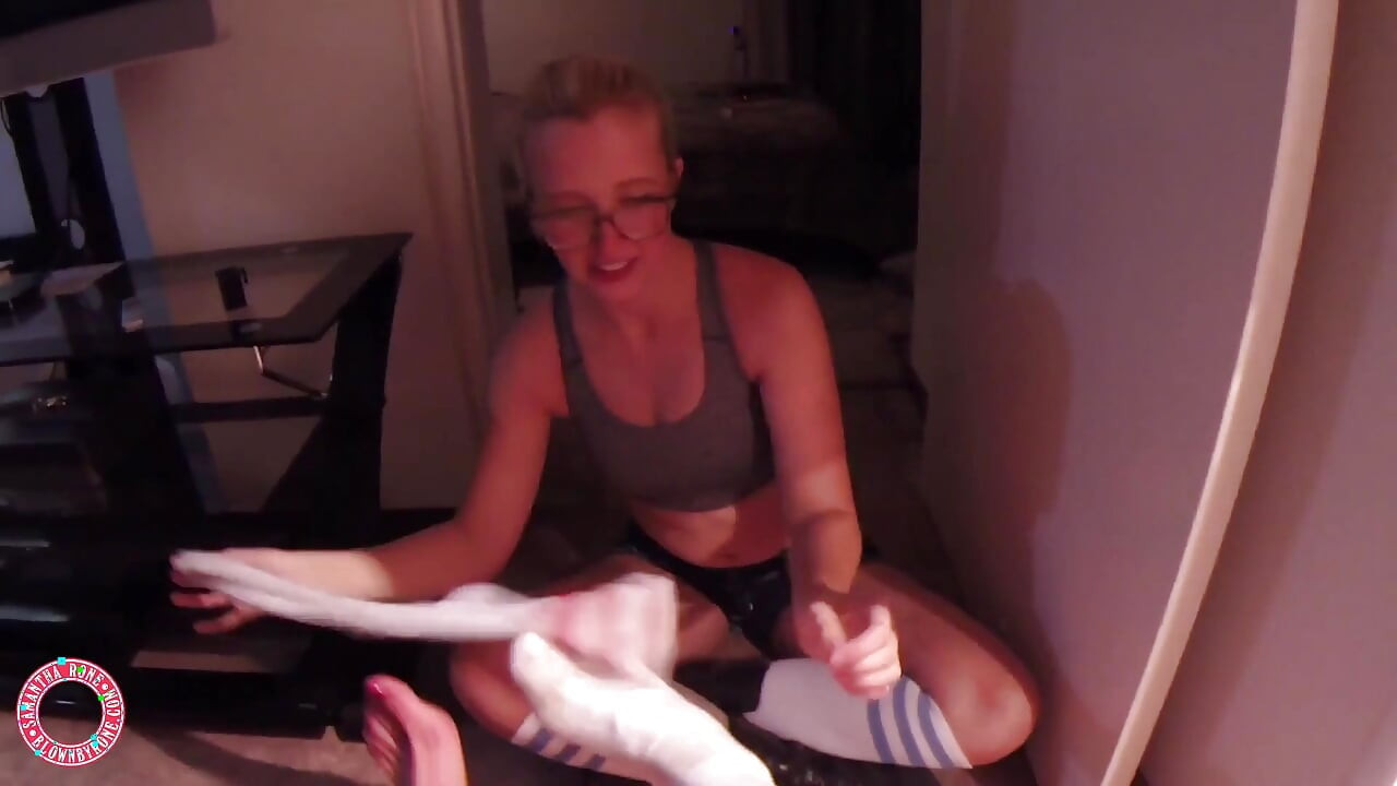 Samantha Rone มีเท้าเหม็นๆ เหม็นๆ!