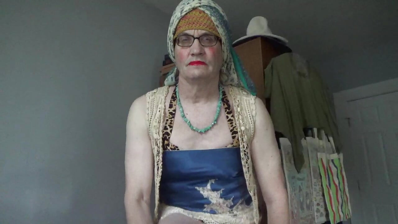 Ladyboy Serge Ave-Lusin. 2026jb
