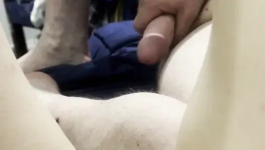 Порнозвезда принимает член