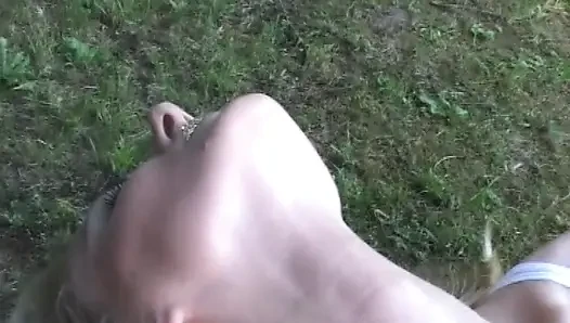 Ein großer harter schwanz im freien, doggystyle