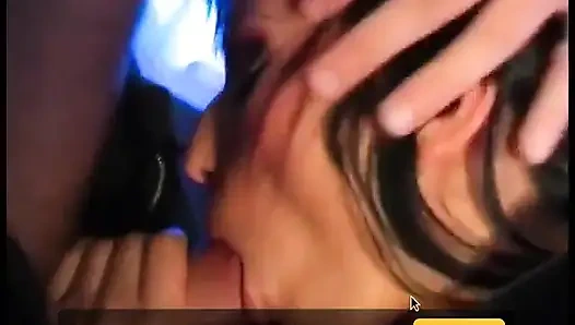 Weibliche domina im latexanzug bekommt analreiten und sperma essen