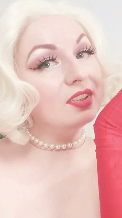 Instrucciones y aliento para comer semen - video femdom pov suave y positivo de la rubia pin-up ama arya grander | Clip 1