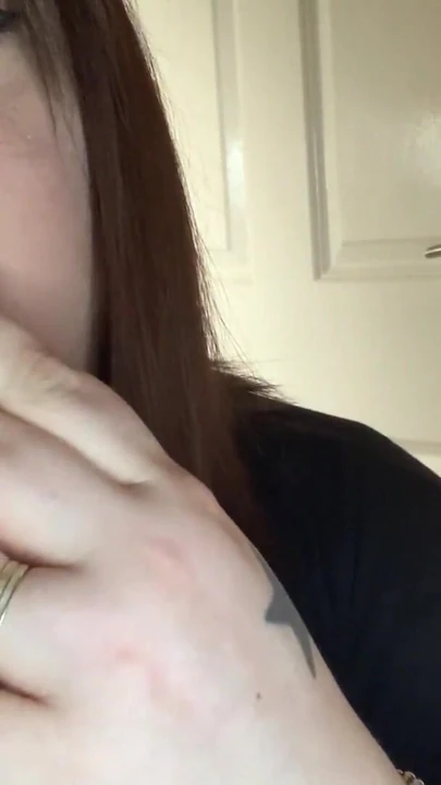 Spektakularan trenutak iz "Gospodarica Tina puši cigaretu sa snap inhales - fetiš"