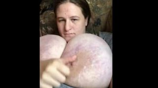 Riesige massive Titten