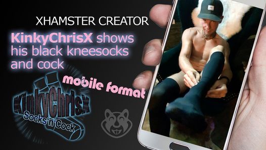 Kinkychrisx muestra sus calcetines y su polla