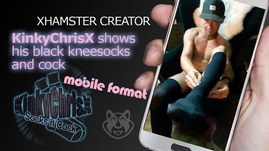 Kinkychrisx muestra sus calcetines y su polla