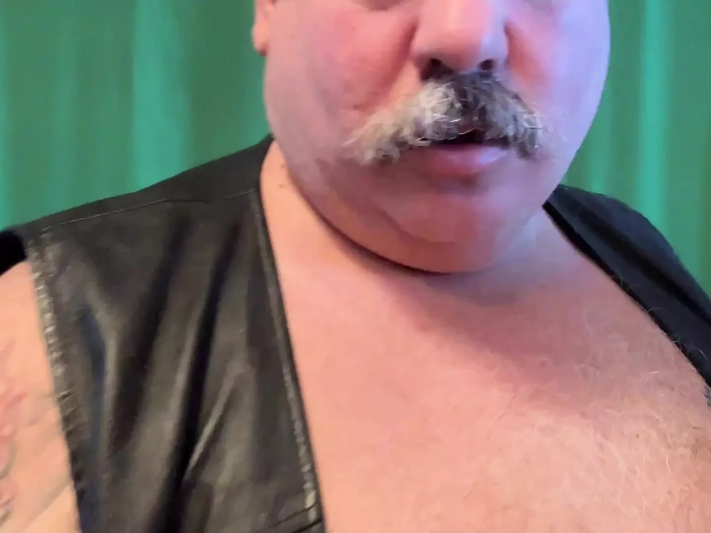 Retired Coach Bear Cums Over 10 Times Hands Free