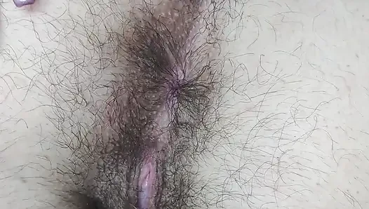 Lubang pantat berbulu closeup ekstrem