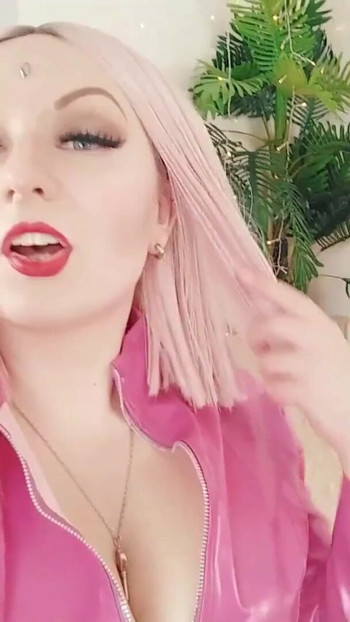 Nezaboravan trenutak iz "Seksualnog golog porno videa Arye Grander s besplatnim selfie videom - XXX"