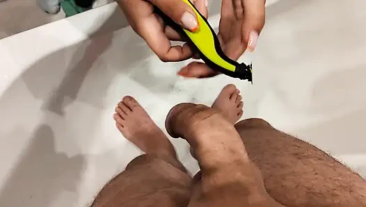 Der neue job meiner sexy ehefrau. Hilft, penis zu rasieren und handjob zu geben