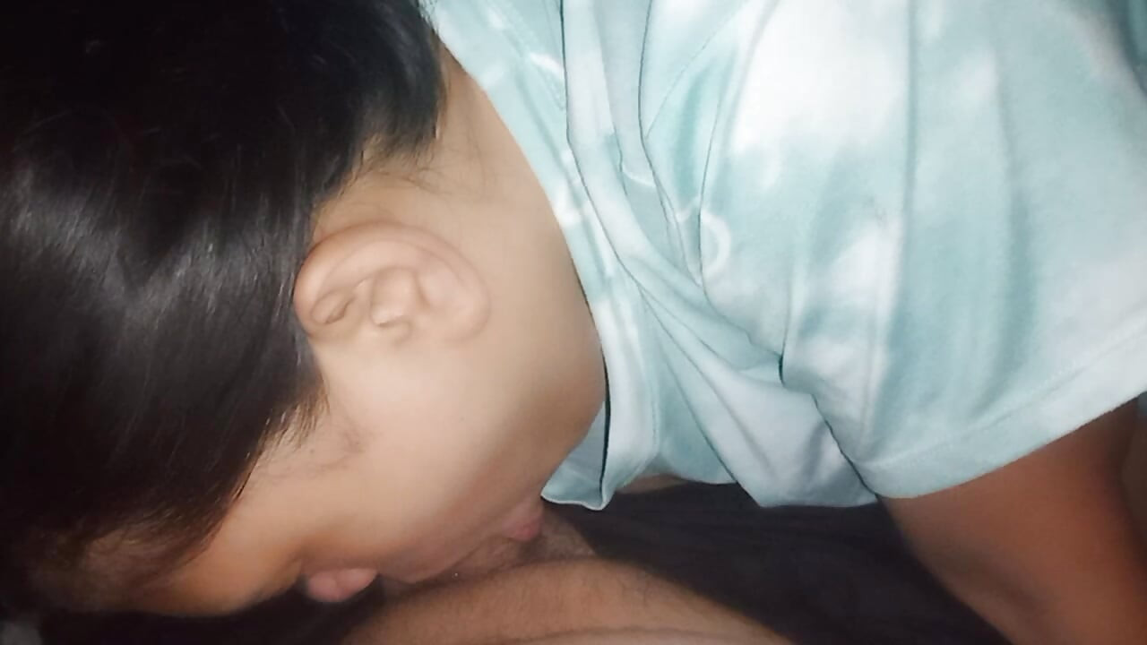 My pinay friend suck my dick until i cum in her mouth