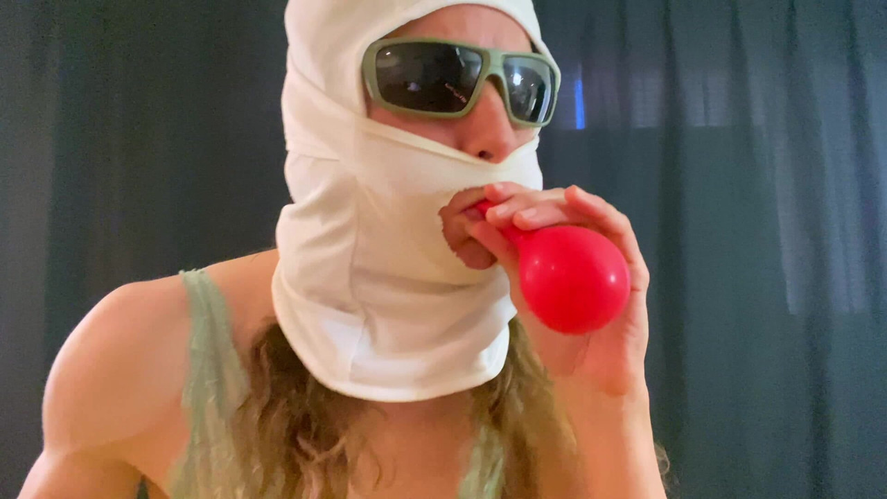 Blowing balloons - Non Pop