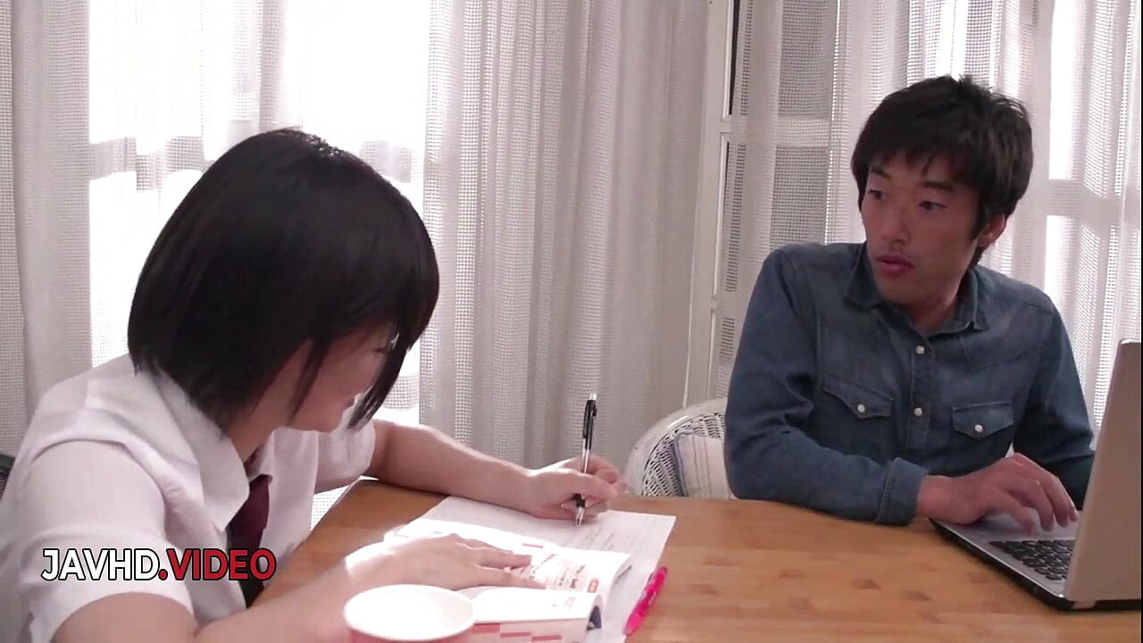Asiatisk Giver Fræk Blowjob Før Hardcore Fuck