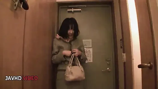 Olgun kadın kiyoe majima doğal kasık bölgesinde vibratörün tadını çıkarıyor