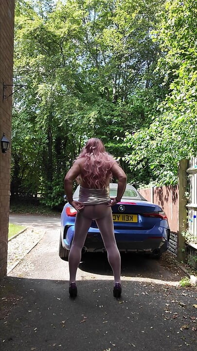 Sexy Crossdresser kellycd2022 em minha meia-calça lilás perfeita e salto alto
