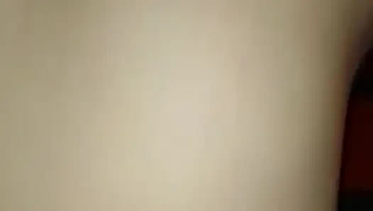 Трахает мою большую задницу и кричит, что она моя шлюха, и моя кричащая сука-шлюха