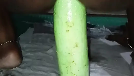 Bhabhi Ne jabardast louki chut me dala