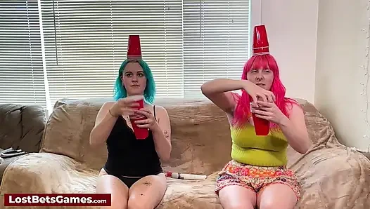 Head Stack Cups раздевается на грани восхитительной катастрофы