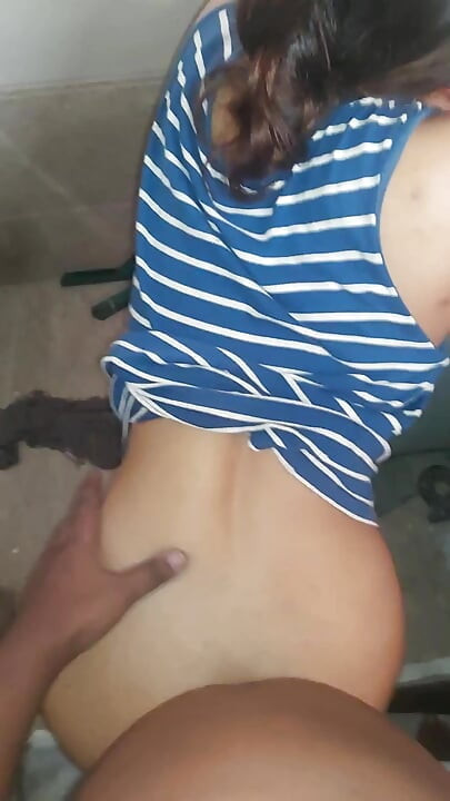 डॉगी स्टाइल में चुदाई और गांड पर वीर्य