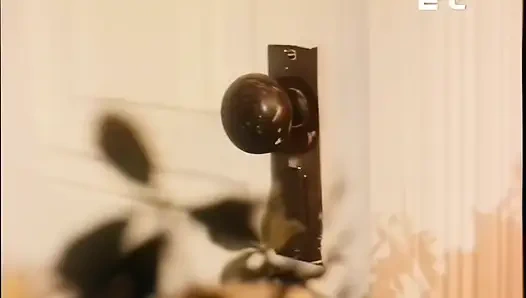 Горячую и сексуальную блондинку шпилют грубый