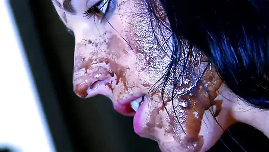 Charlotte ve Jordanne üçlü seks yapıyor ve anal seks yapıyor