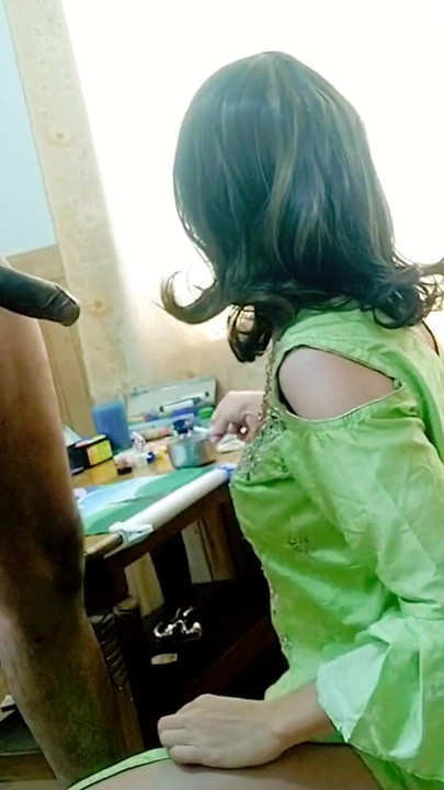 Moment à voir absolument de « Une MILF qui fume se fait baiser par une grosse bite noire. »