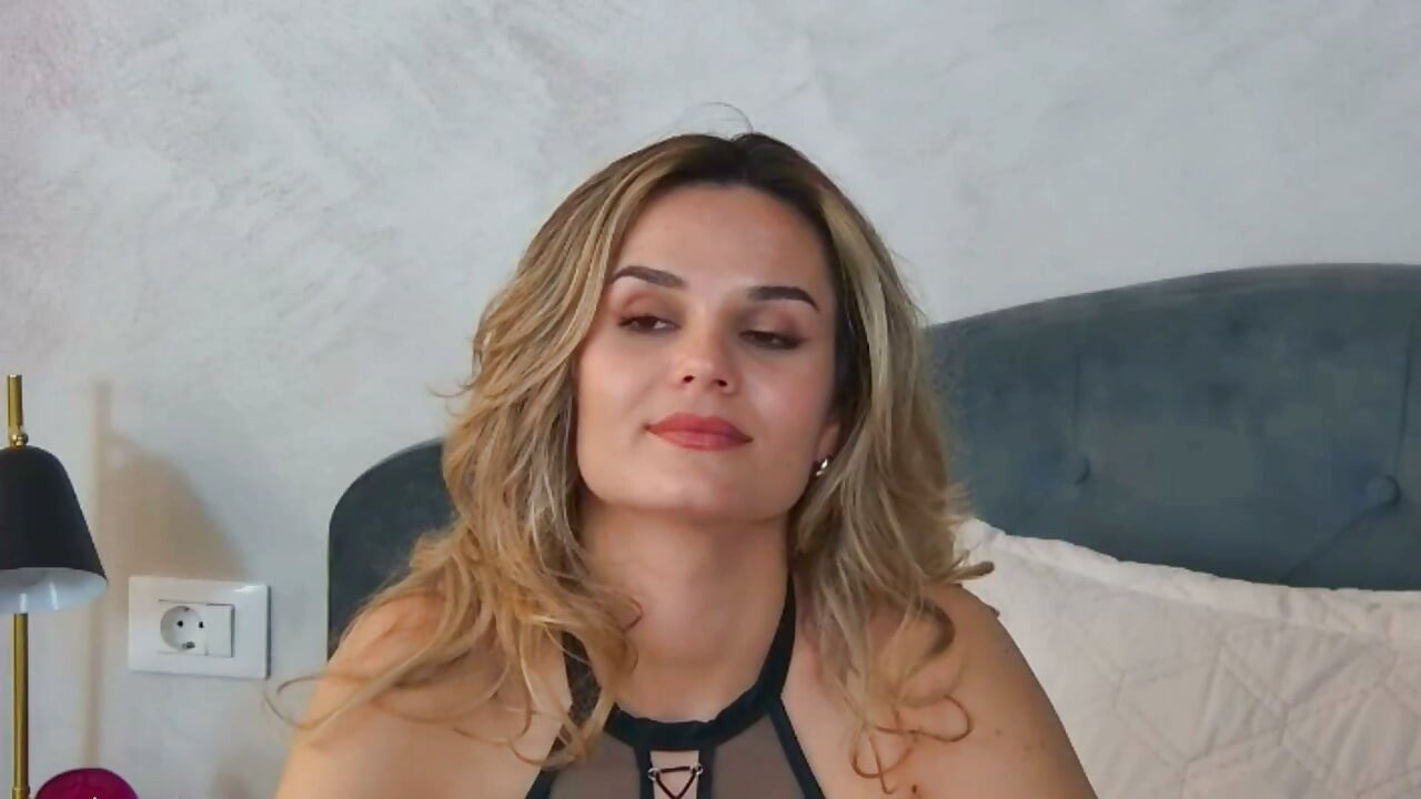 Dirty Chat That Feels Real. girl playing with pussy, edging, graceful legs!
